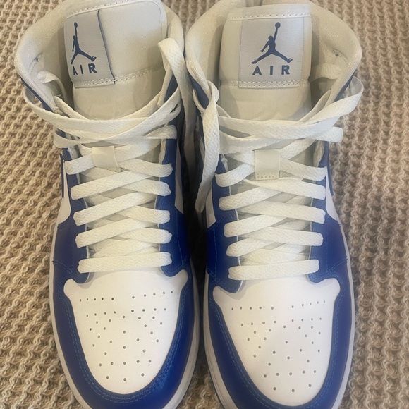AUTHENTIC WOMENS AIR JORDAN- Royal Blue and White - Picture 4 of 4